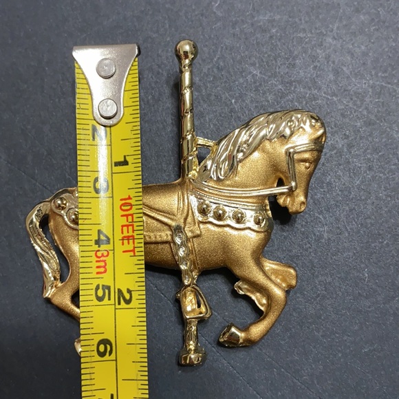 🖤NEW💕Caroucel (merry-go-around) gold brooch - Picture 10 of 12